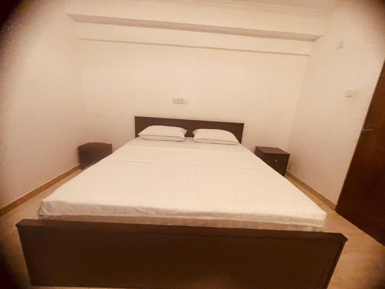 Hotel Mila Boutique Airport Seeduwa Esterno foto