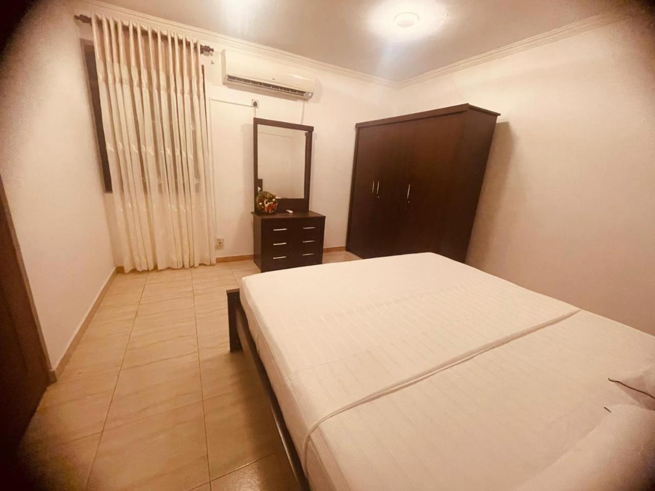 Hotel Mila Boutique Airport Seeduwa Esterno foto