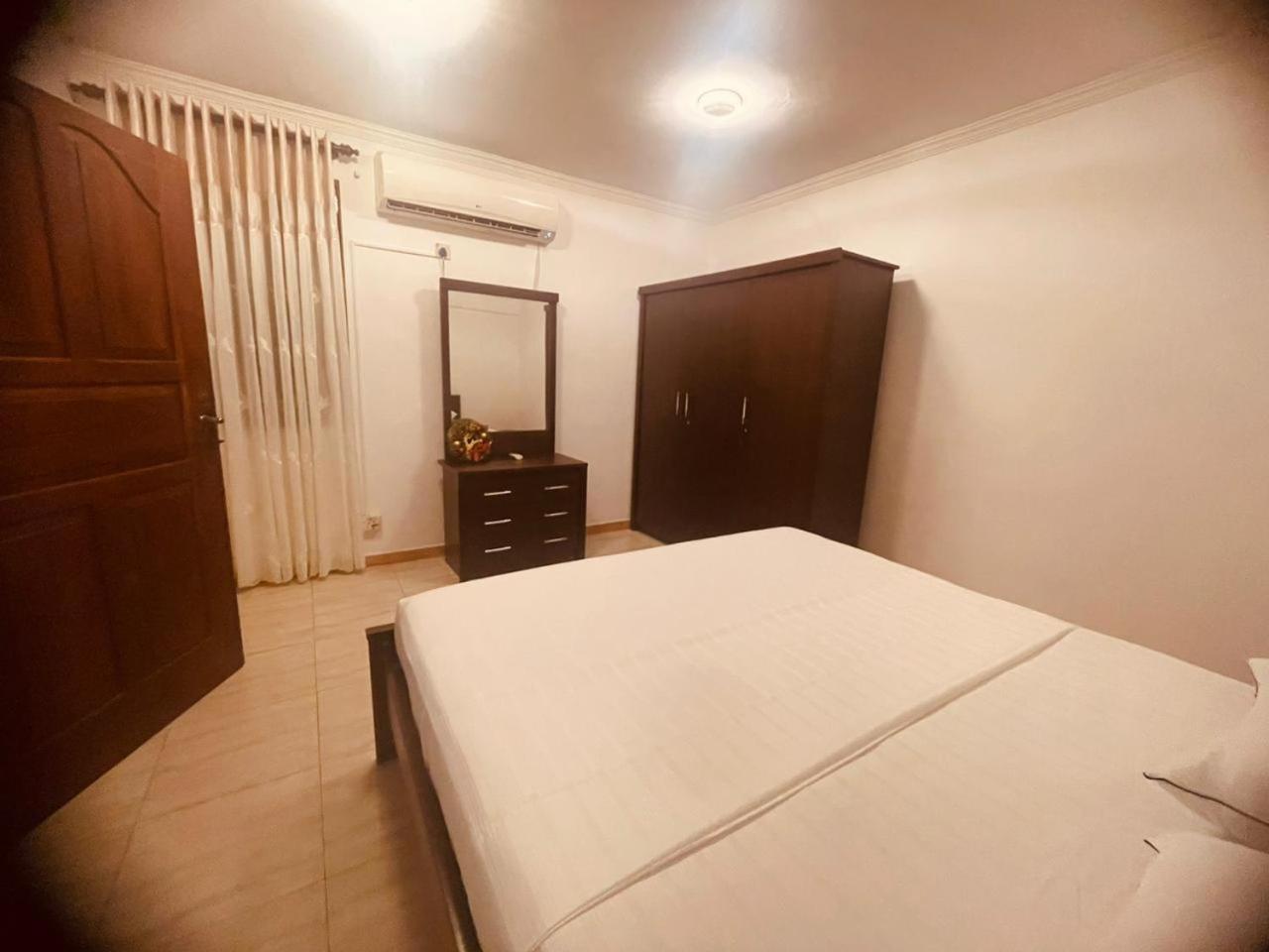 Hotel Mila Boutique Airport Seeduwa Esterno foto